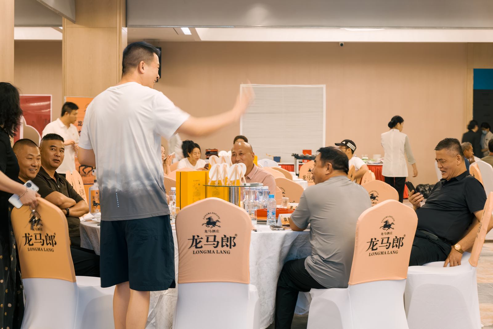 龙马郎龙马宴品质推广会会场与嘉宾交流照片 013