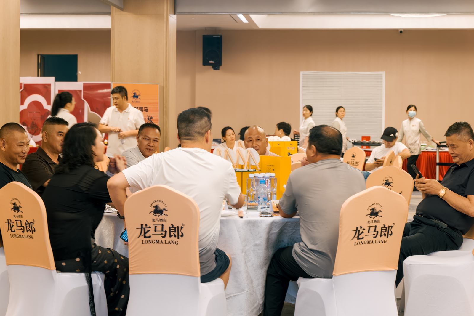 龙马郎龙马宴品质推广会会场与嘉宾交流照片 014
